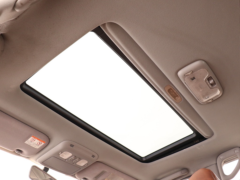 人気オプションサンルーフ付き！