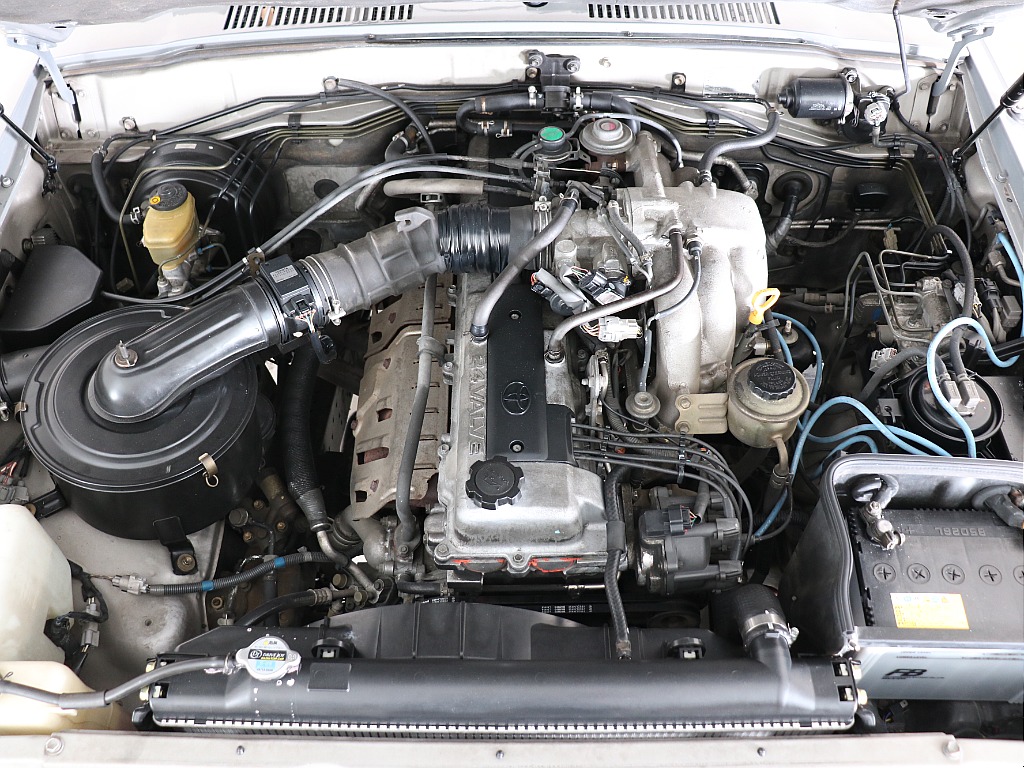１FZ4500㏄のエンジン搭載！展示前整備済みのお車ですので、安心してお乗りいただけます！