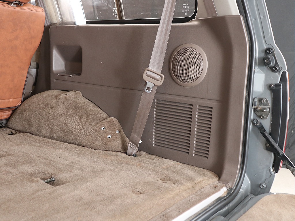 ラゲッジスペース右！