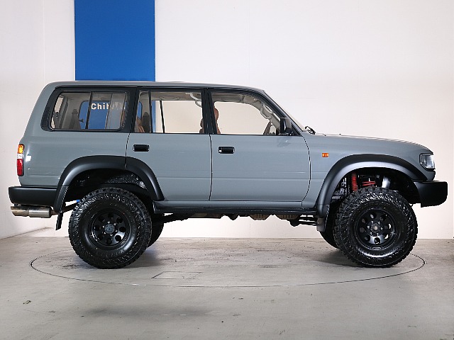 サイドビュー！グレーとマッドブラックの塗り分けが綺麗です！