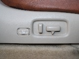 Gセレクションが故のパワーシート、シートヒーターが標準装備されております！