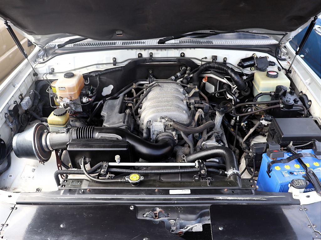 エンジンは４７００ｃｃ・Ｖ８エンジン！静寂性＆パワーに優れておりますので、ストレスの無いドライブが可能です！パワーシート装備！