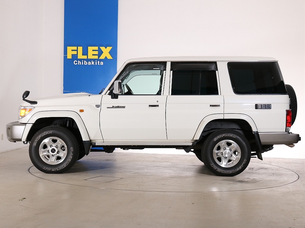 現代の車両にはない角ばったボディーライン！