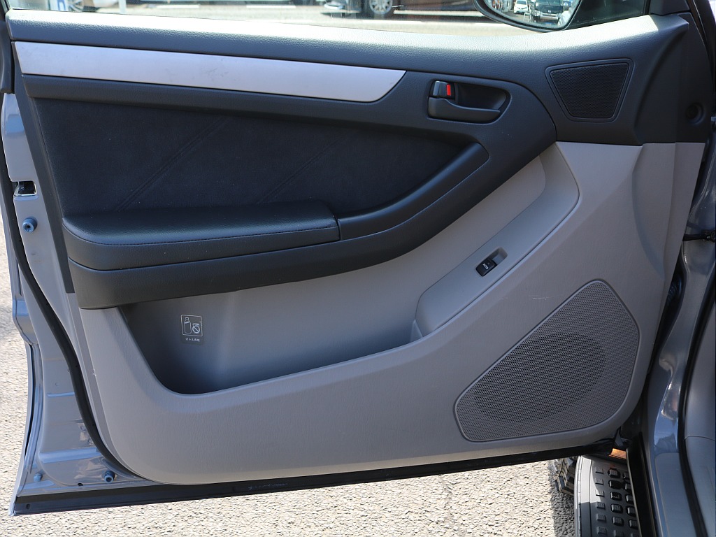 ＦＬＥＸグループは「すべての人に愛車を」をコンセプトに車種別に全国展開中！愛車と一緒に、ライフスタイルを充実させてもらいたいという思いで、ランクル仙台泉店では皆様のご要望になんでもお応えします♪