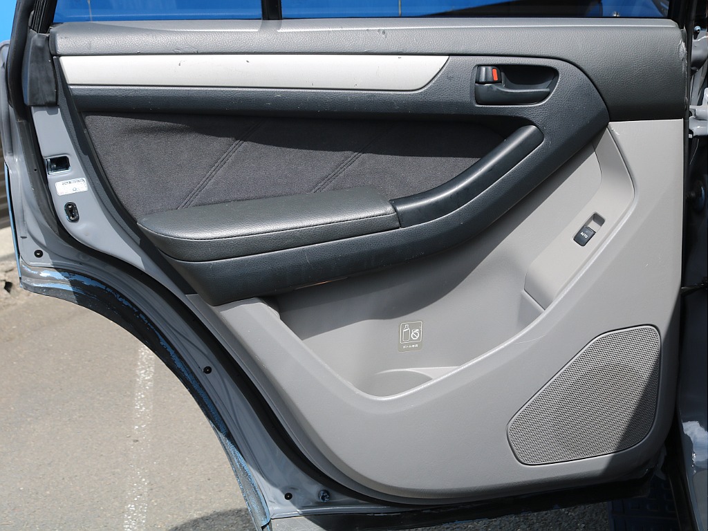 ＦＬＥＸグループは「すべての人に愛車を」をコンセプトに車種別に全国展開中！愛車と一緒に、ライフスタイルを充実させてもらいたいという思いで、ランクル仙台泉店では皆様のご要望になんでもお応えします♪