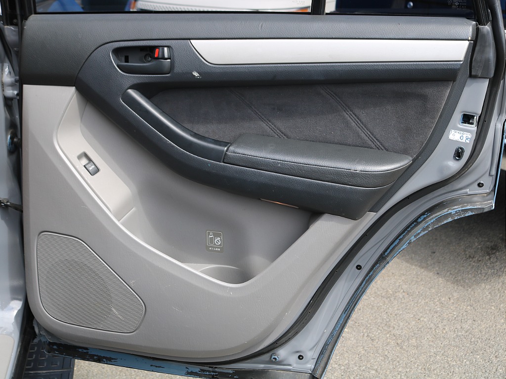 ＦＬＥＸグループは「すべての人に愛車を」をコンセプトに車種別に全国展開中！愛車と一緒に、ライフスタイルを充実させてもらいたいという思いで、ランクル仙台泉店では皆様のご要望になんでもお応えします♪