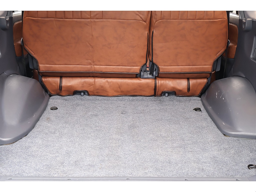 カーペットの状態も非常に良好で大切に乗られていた事が分かります！