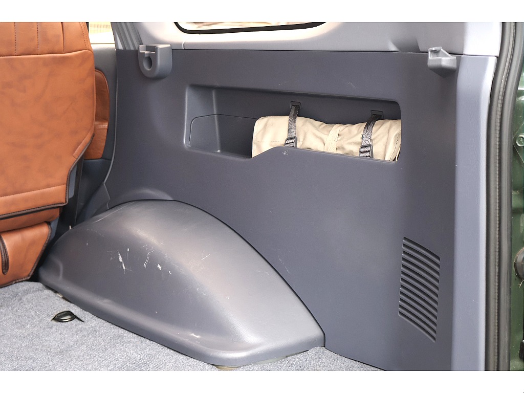 荷室内張はダメージも少なく状態良好です！