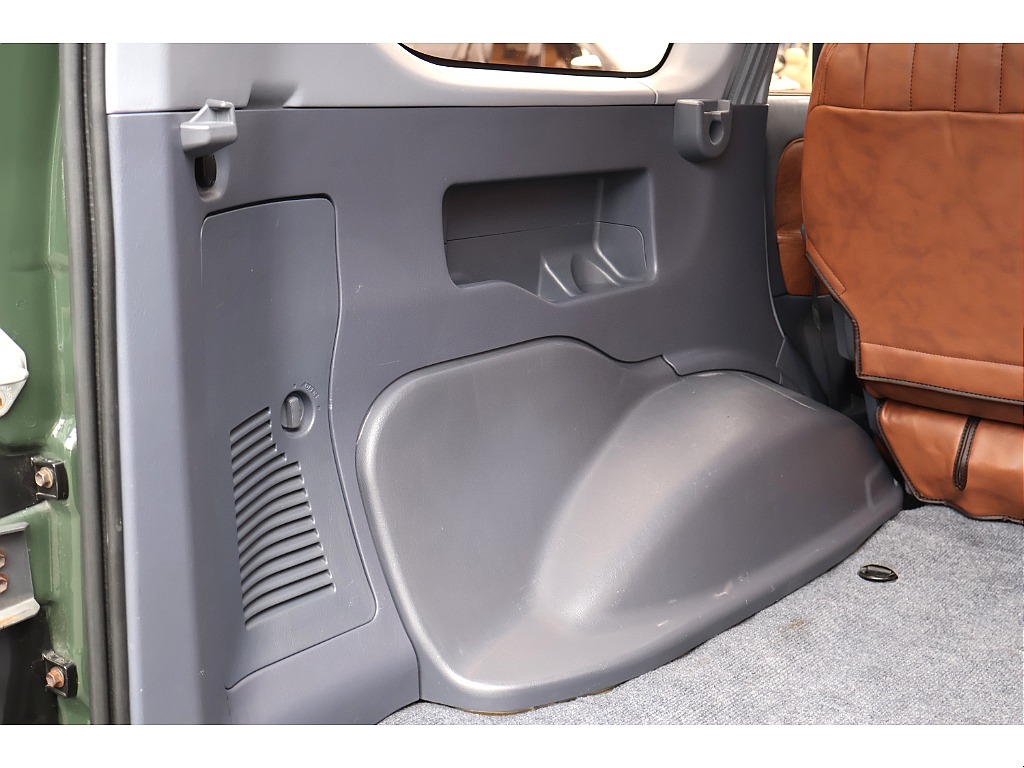 ここまでキレイな内装だと古い車でもネガティブなポイントが少なくてウキウキします！