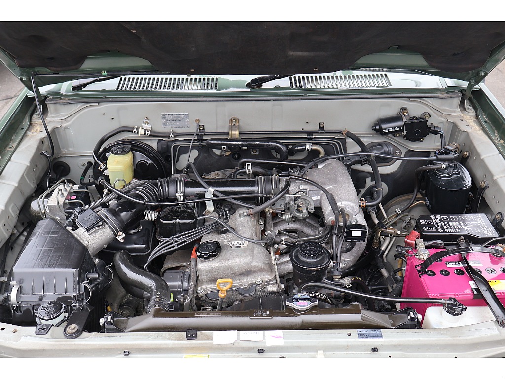 エンジンルームも非常にキレイです！