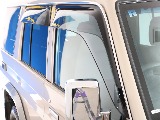 サイドバイザー付きのお車です！
