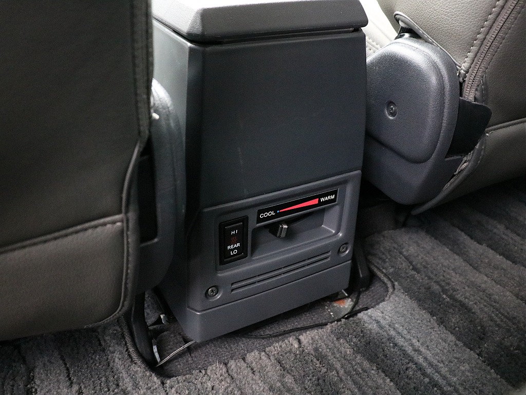 後部エアコン操作部！