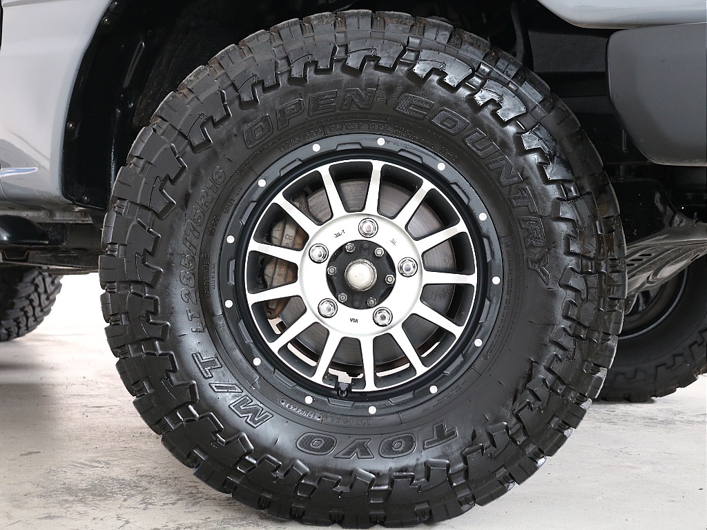 TOYOMTタイヤにXELFホイールをインストール！かなりカッコ良く仕上がっております！