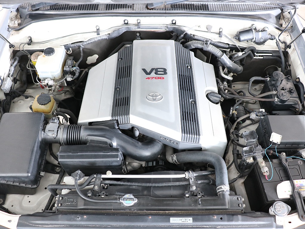 4,700ccのV8エンジン搭載！力強さには定評しかないエンジンですね！