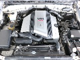 4,700ccのV8エンジン搭載！力強さには定評しかないエンジンですね！