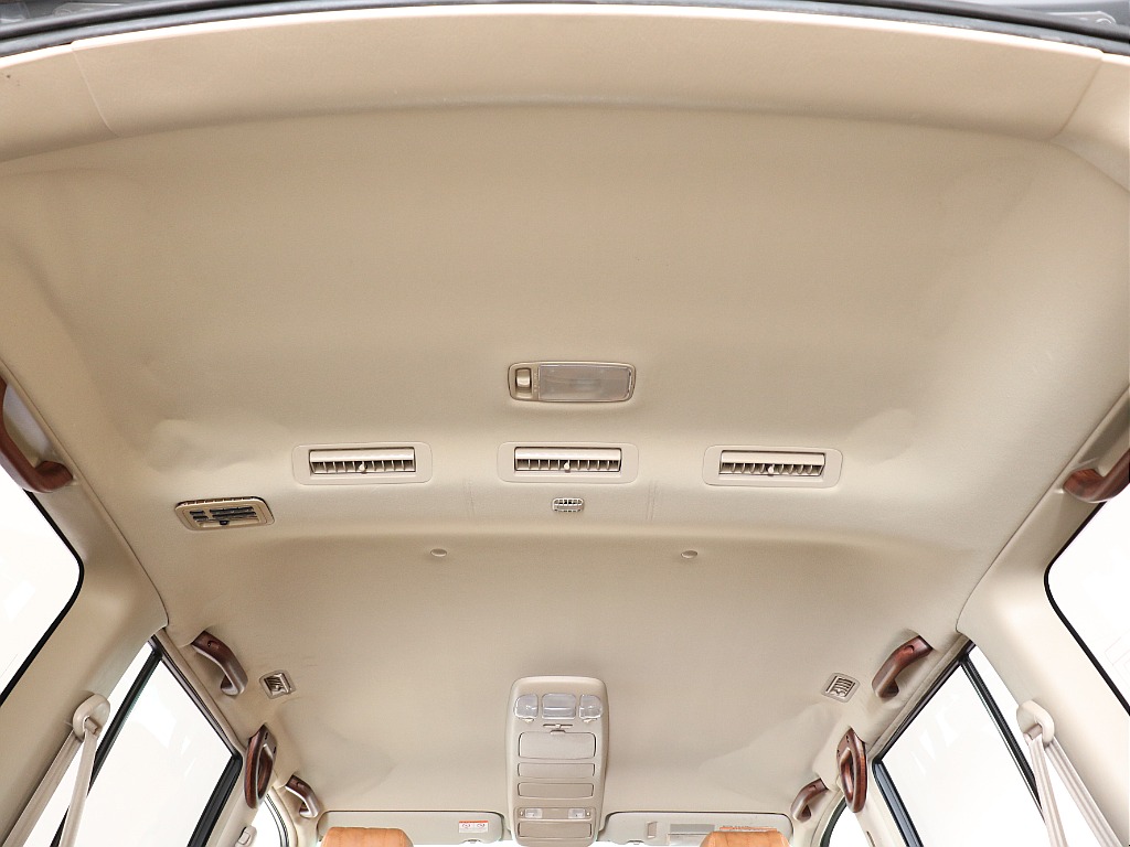 天張りもご覧のクオリティーを保っております！年式も考慮しますと非常に綺麗な状態ですね♪