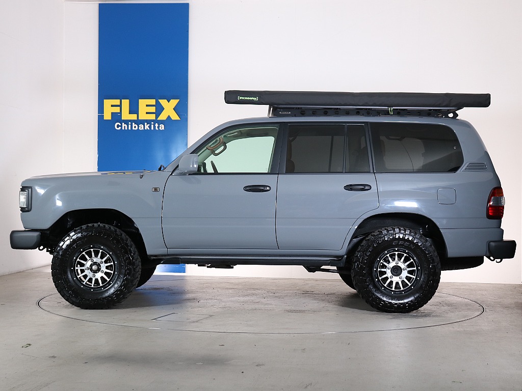 ナルドグレーペイントで仕上げ、各部をマットブラック塗装にて作成致しました♪