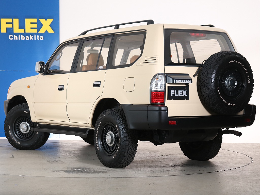 ルーフレーンがございますので、ラック等おつけするのはいかがでしょうか？