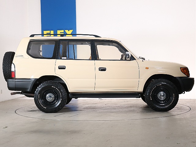 安心のサイドステップ付きのお車です！乗り降り簡単です！