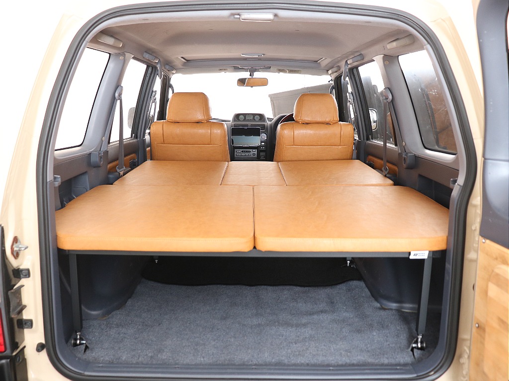 約185cmあるベットキット！1列目を前に倒して拡張することができます！