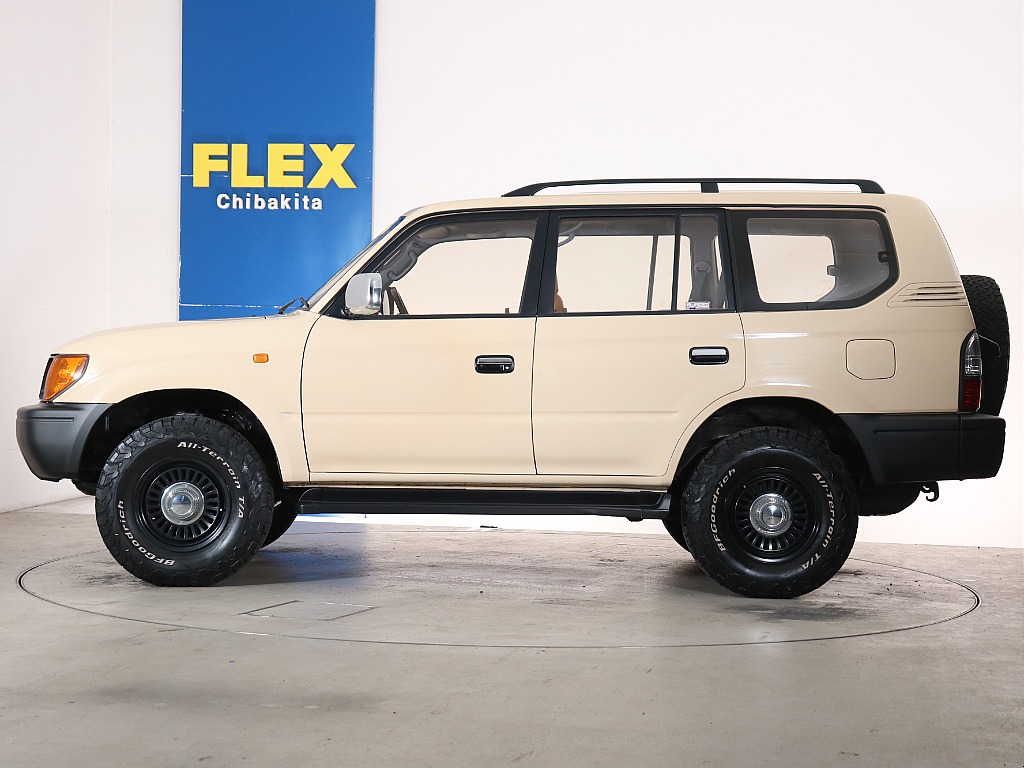 サイドバイザーレスでスッキリした仕上がりになっております！