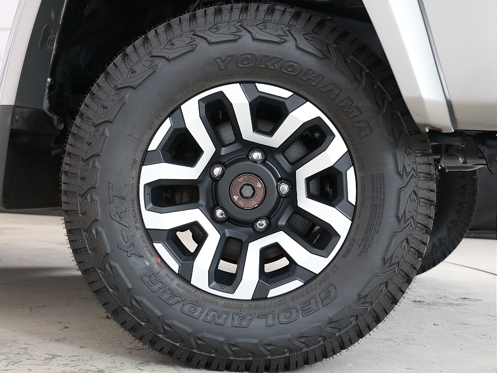 再再販70の純正ホイールにジオランダーX-ATタイヤをインストール！