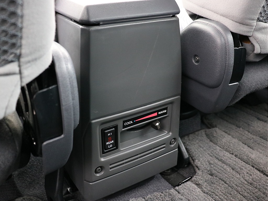 寒冷地仕様のお車です！純正オプション盛沢山です！いかがでしょうか？