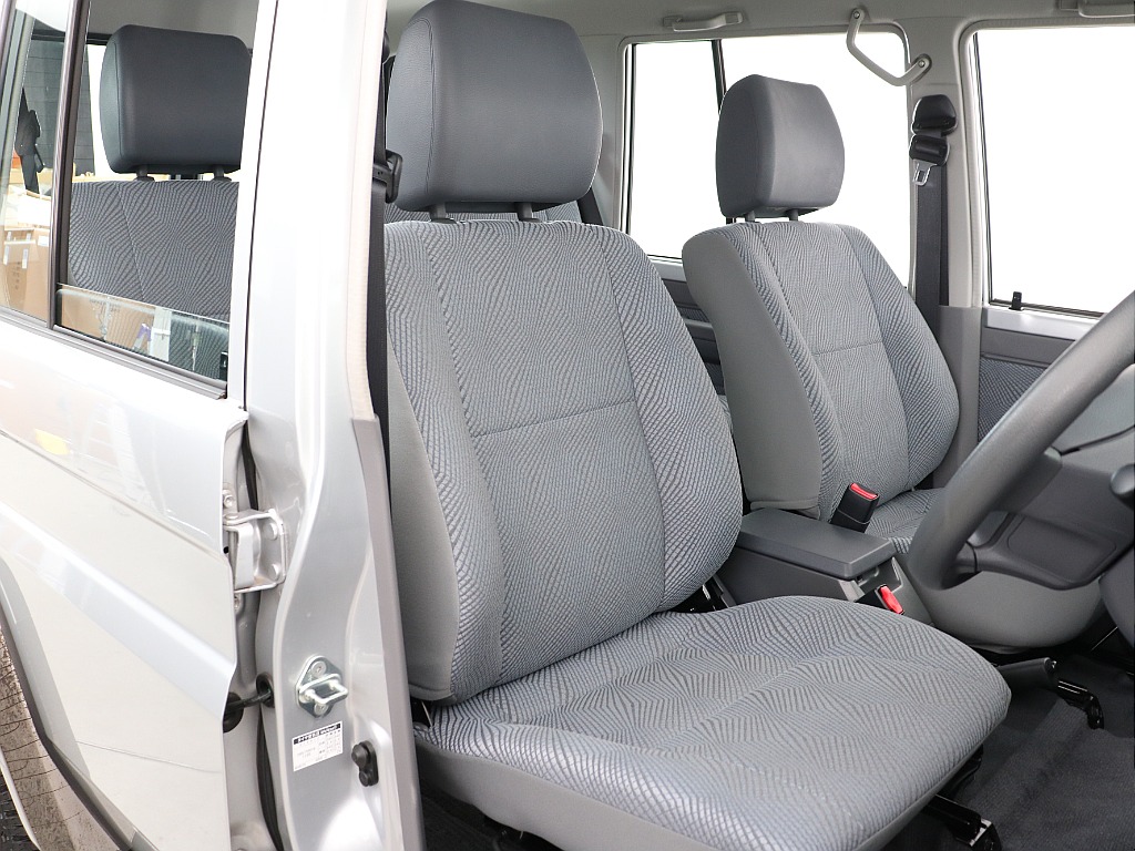 シートに大きいシミや汚れも見受けられません！
