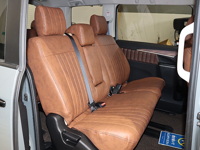６：４分割ベンチシートになっている為、シートアレンジでフルフラットにも対応できます！