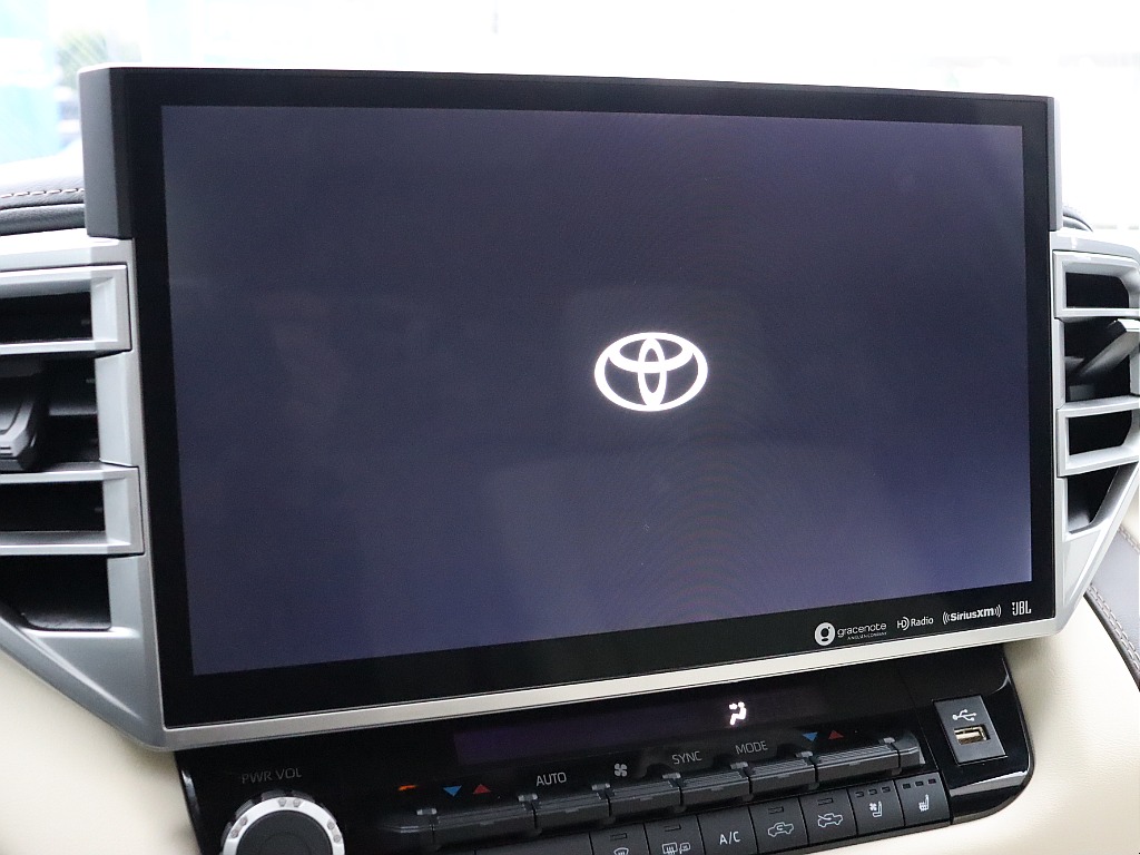 14インチディスプレイ！