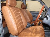 キャメルのシートカバーがついているので、車内空間を明るくする他、オシャレな雰囲気も醸し出してくれます！