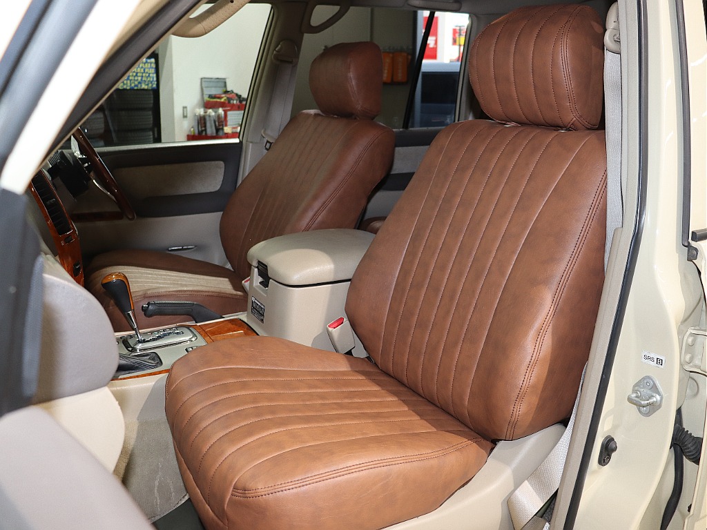 前列共にパワーシート、シートヒーターを搭載！