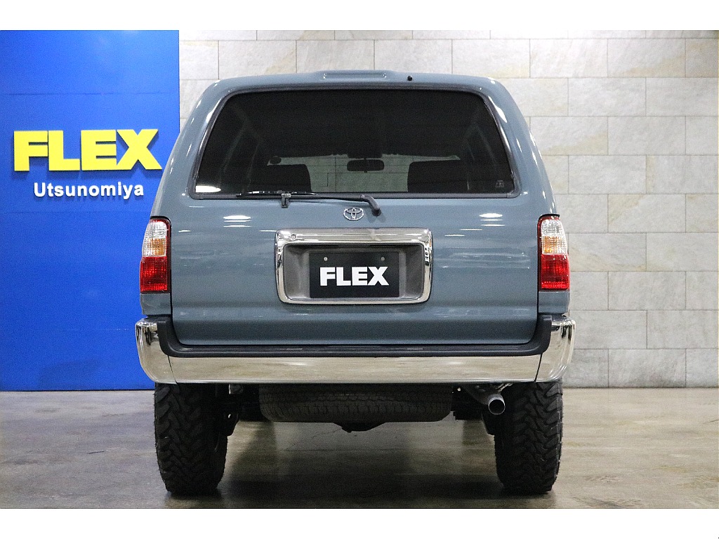 リアゲートのメッキパーツがクラシックさを引き立てます！