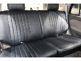 後部座席は大人がゆったりと座れるスペースがございます！