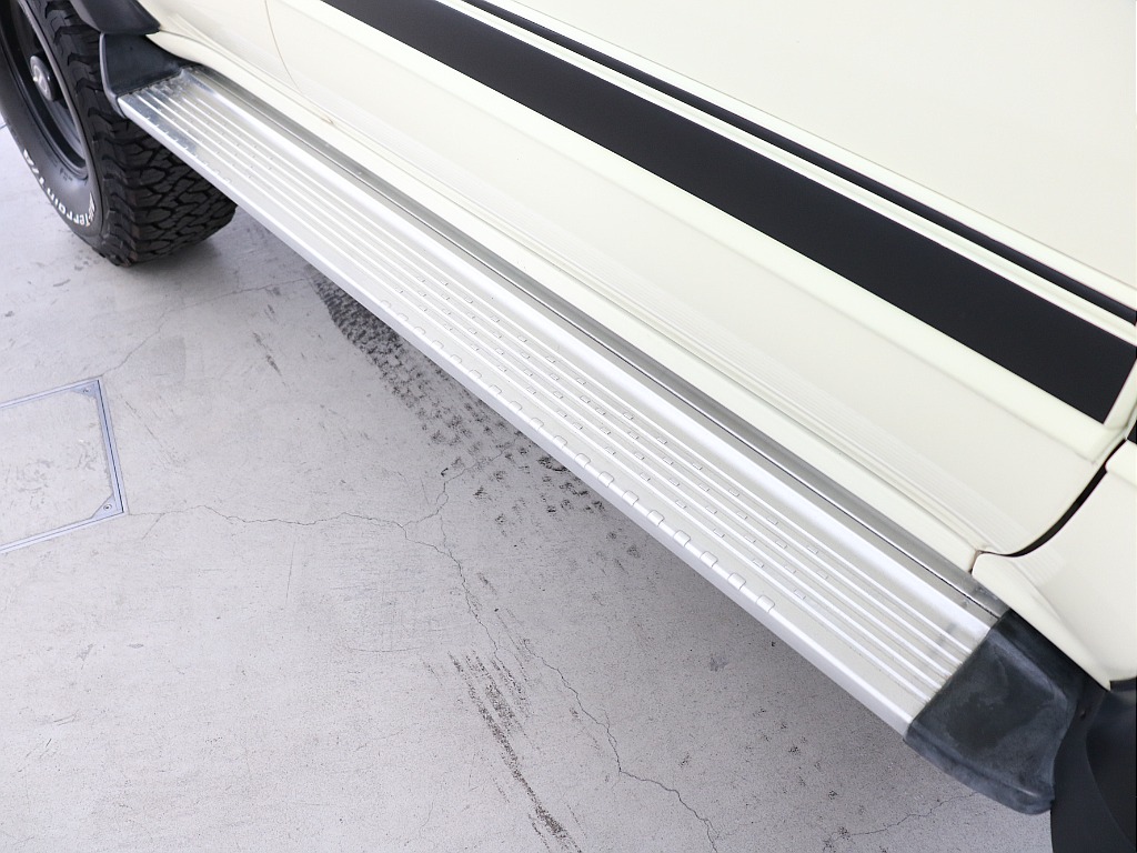 サイドステップ付きで乗り降り楽々！