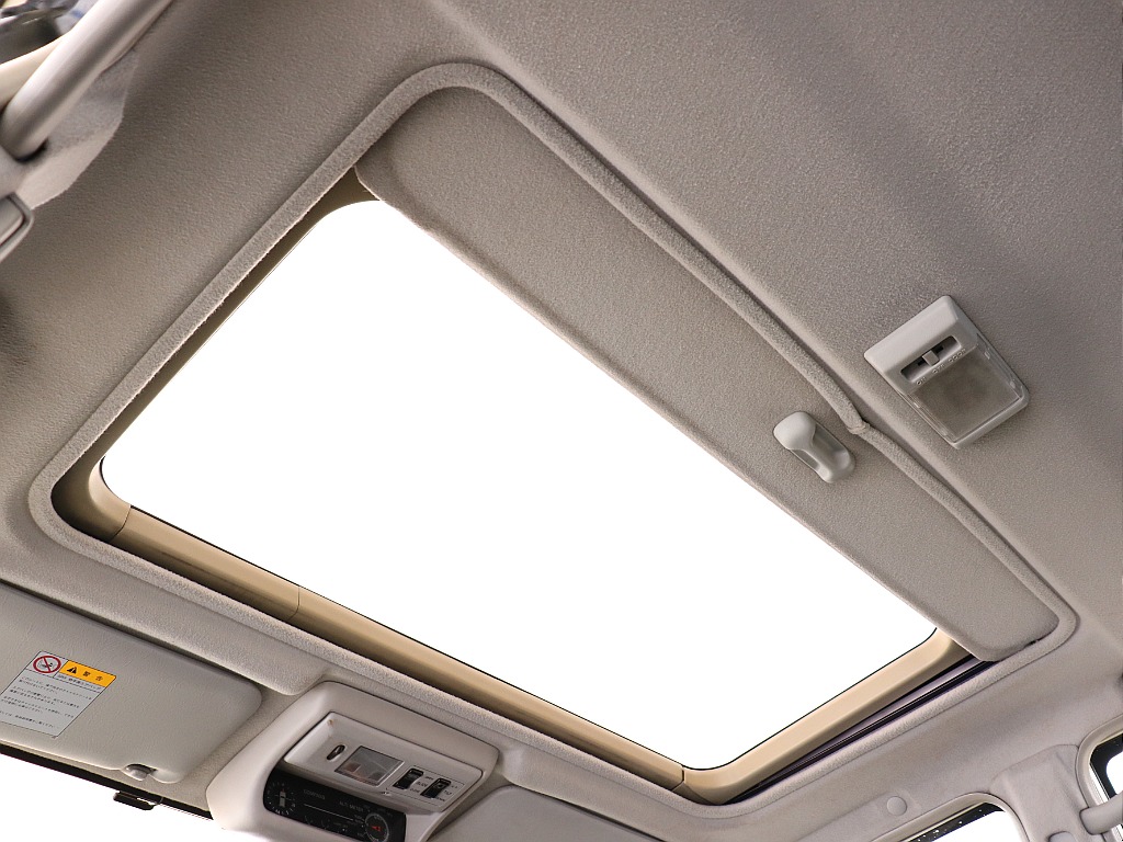 人気オプションサンルーフ付き！