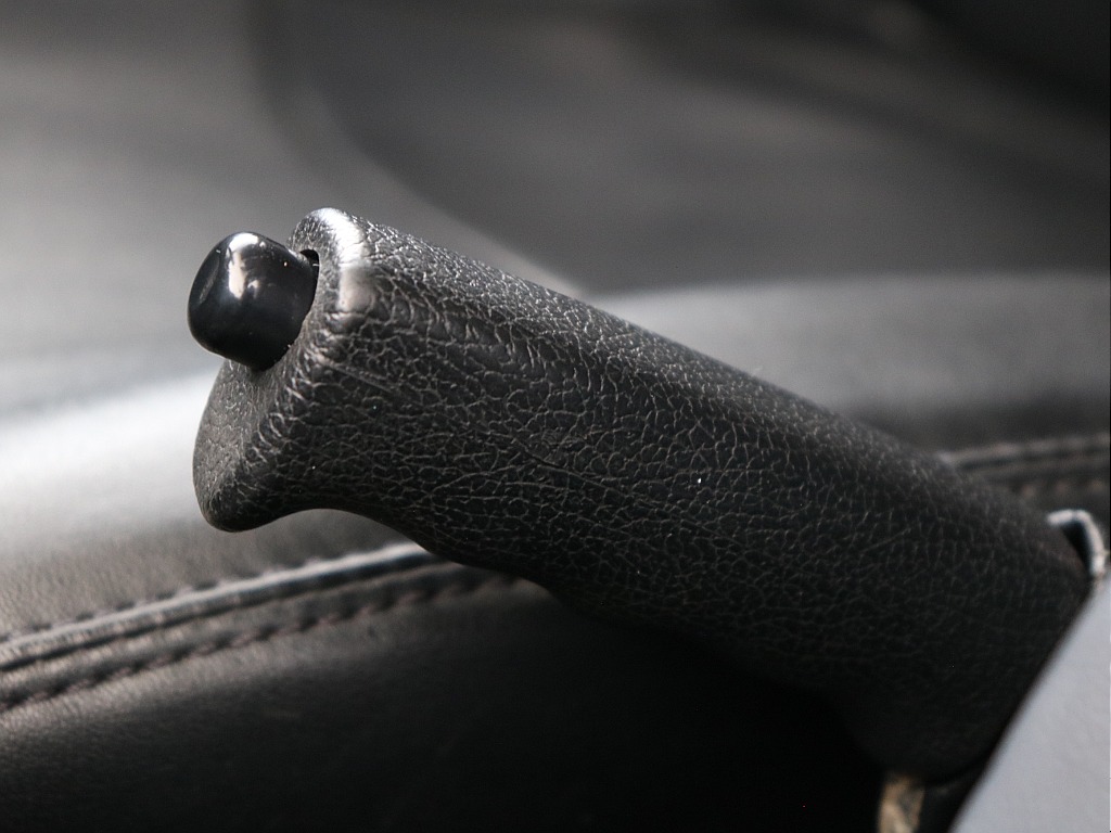 サイドブレーキ！