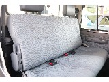 セカンドシートはベンチ一体型となっており、大人二人乗ってもゆとりのあるものになります！