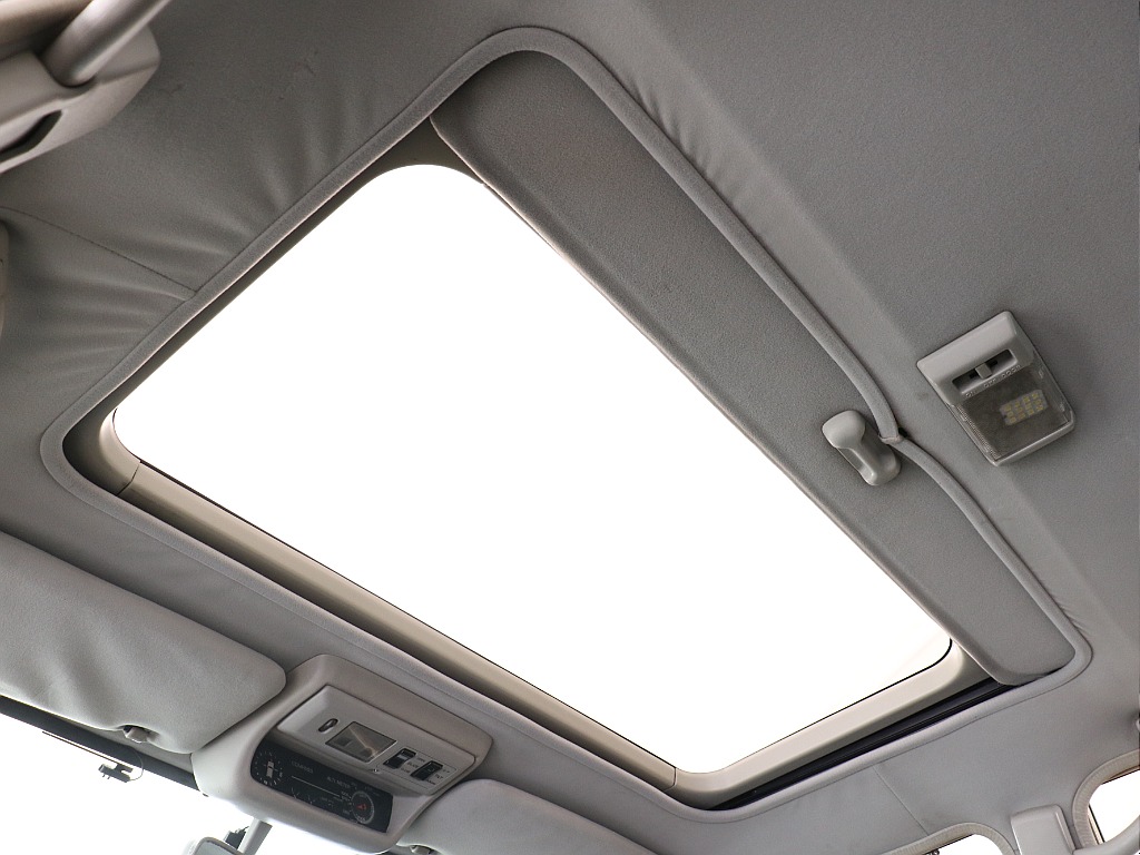 人気オプションサンルーフ付き！