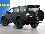 リフトアップ車両になりますが、サイドステップ付きなので乗り降りも苦では御座いません！