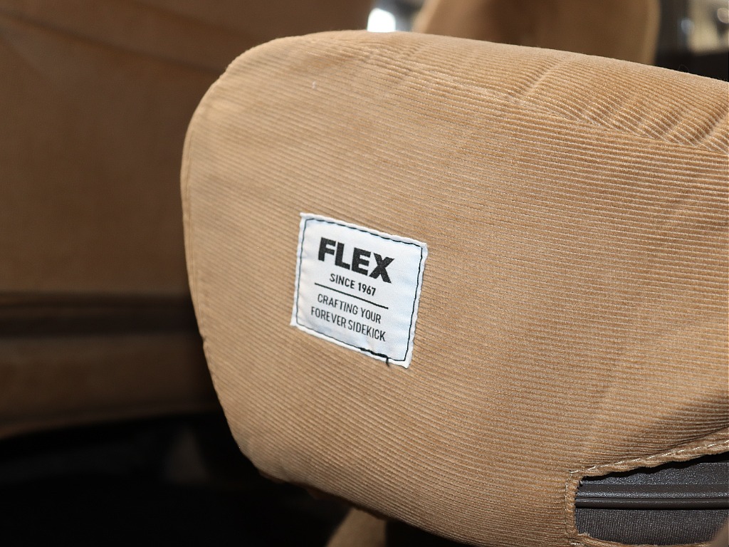 FLEXオリジナルシートカバー（コーデュロイ）を着用！肌触りがよくフカフカシートは座りごこちが最高です！
