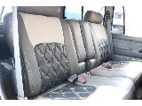 2列目は左右別々でアームレストが出るためリラックスして乗車していただけます！