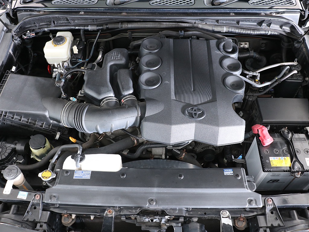 排気量4000㏄のハイパワーエンジン！どのランクルにも負けないくらいパワーがあるお車です！