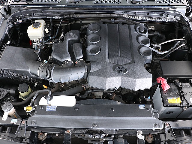 排気量4000㏄のハイパワーエンジン！どのランクルにも負けないくらいパワーがあるお車です！