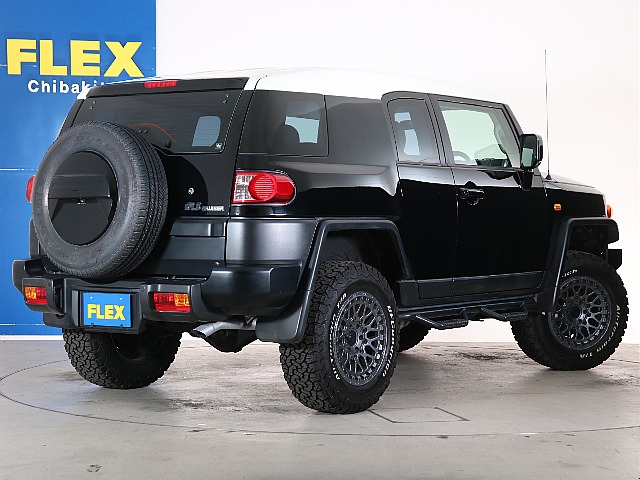 背面タイヤ付きのお車です！背面のタイヤの変更も可能です！