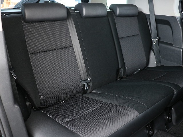 ２列目の広さが懸念されるFJクルーザーですが、乗ってみると意外に広く感じます！