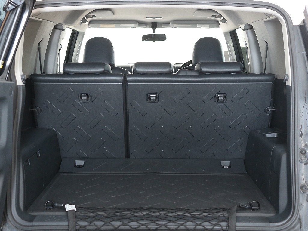 ラゲッジスペースはガリ傷が目立ちがちですが、かなり綺麗です♪