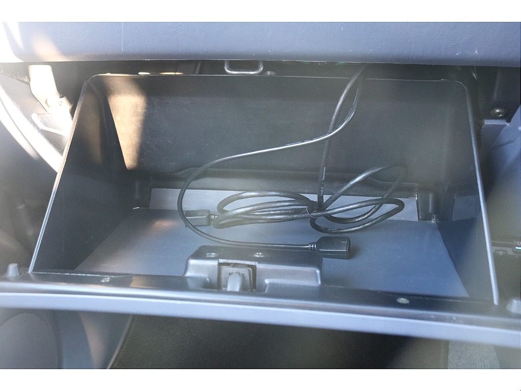 グローブボックス！HDMI入力が可能です♪