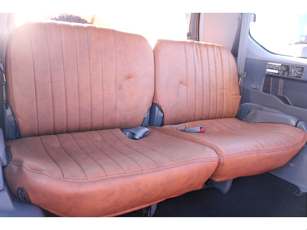 三列目シートも装備しているので大人数での移動も可能です！