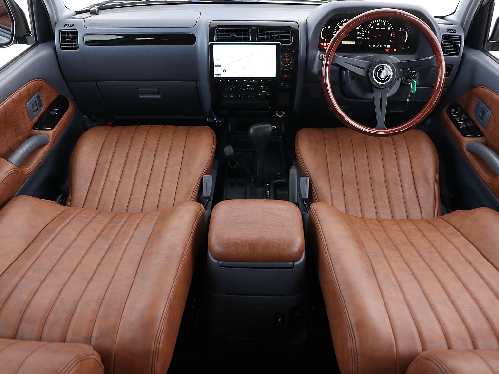 グレー内装×キャメルインテリアが何とも言えないマッチ感！